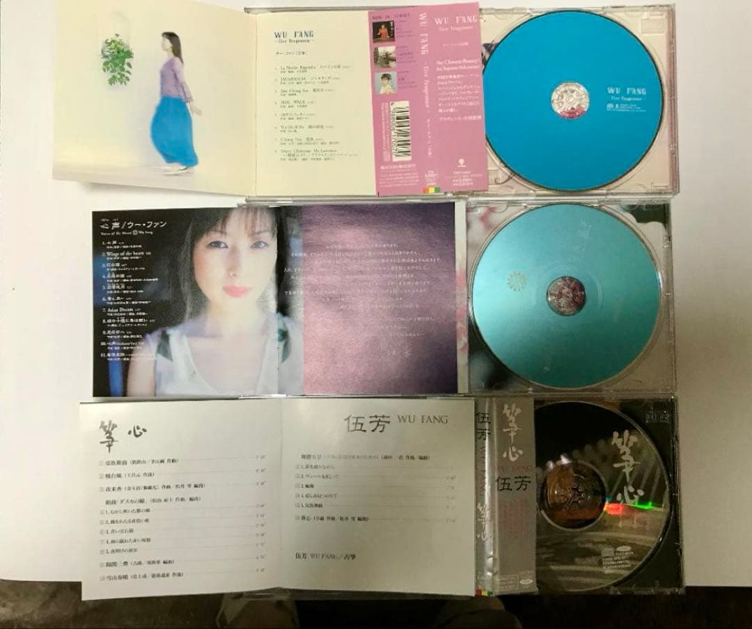 中国古筝21弦筝本体及びハードケース、立奏台、琴柱、調弦ハンマー、交換用新品弦