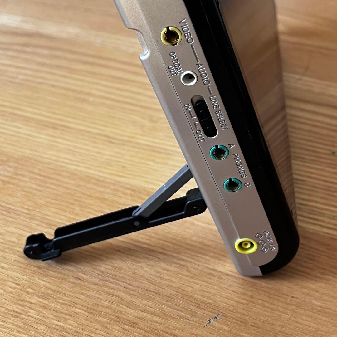 動作品　美品　SONY D-VE7000S ポータブルDVDプレーヤー