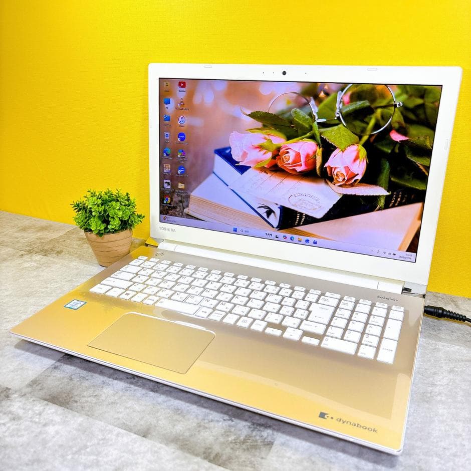 おしゃれなゴールド✨新品SSD搭載で快適✨カメラ付き 薄型 フルHD Win11