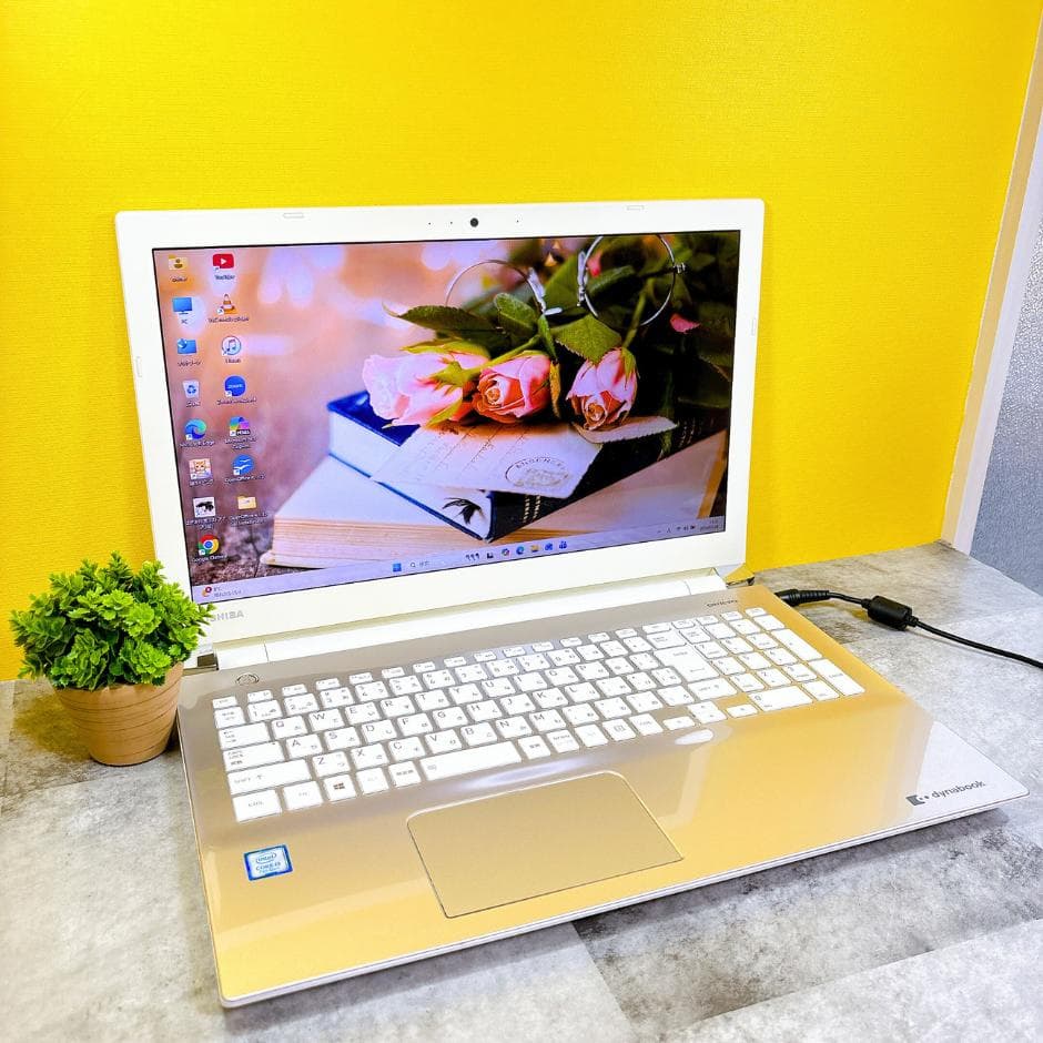 おしゃれなゴールド✨新品SSD搭載で快適✨カメラ付き 薄型 フルHD Win11