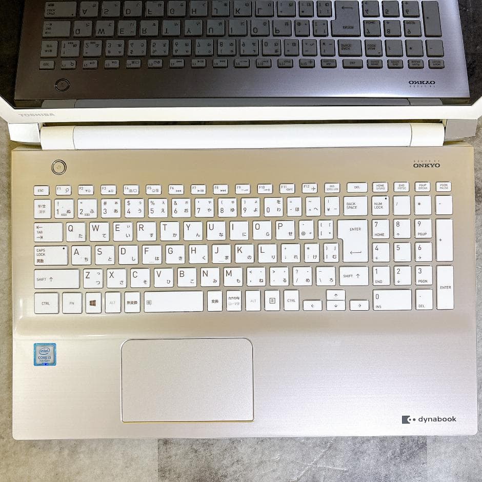 おしゃれなゴールド✨新品SSD搭載で快適✨カメラ付き 薄型 フルHD Win11