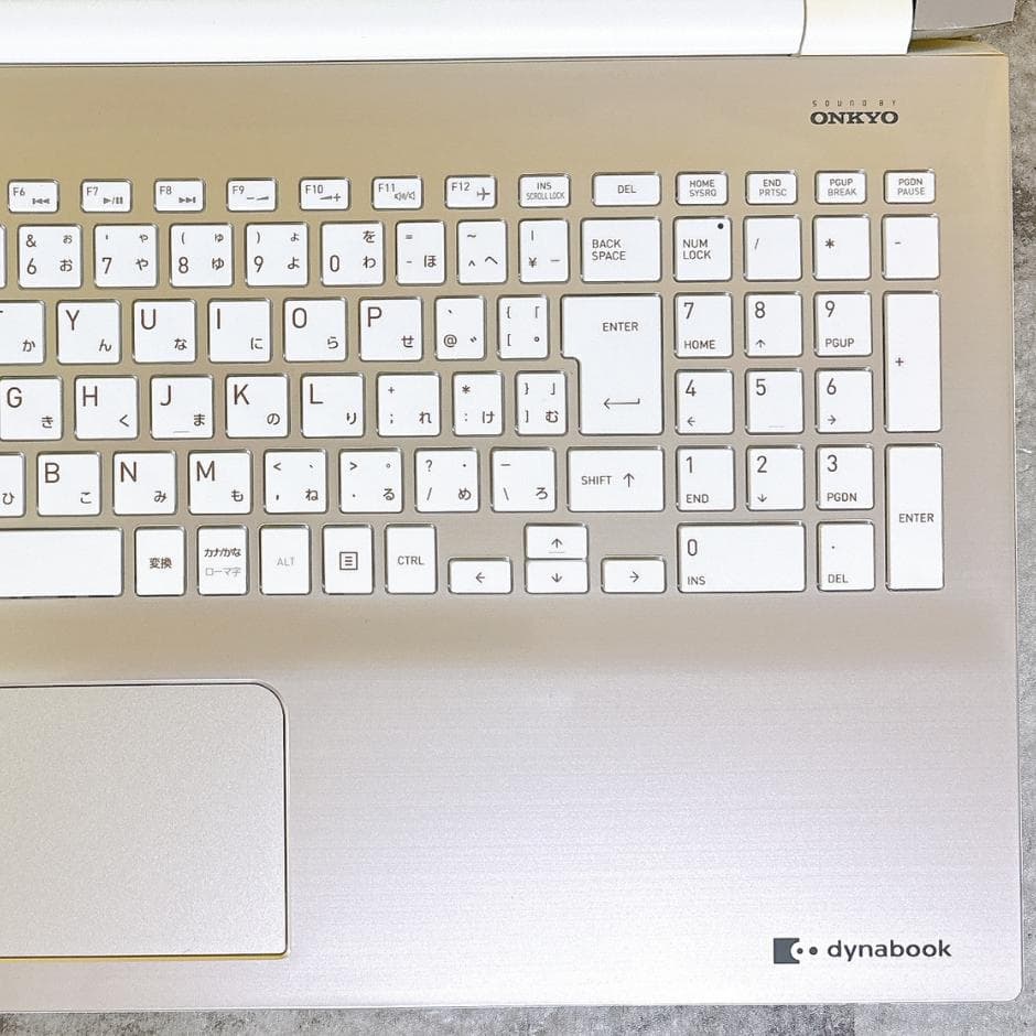 おしゃれなゴールド✨新品SSD搭載で快適✨カメラ付き 薄型 フルHD Win11