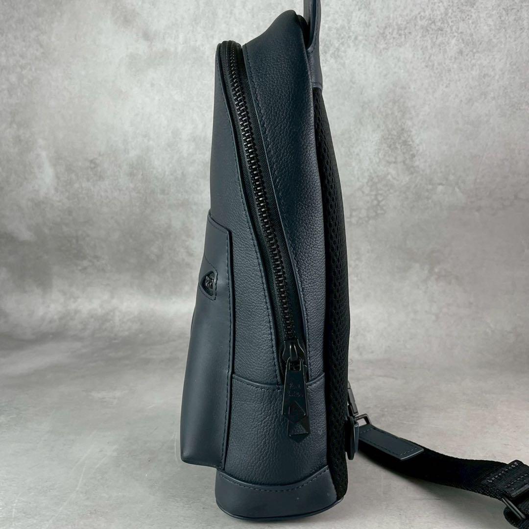 ポールスミス　ボディバッグ　近年　ネイビー　マルチストライプ