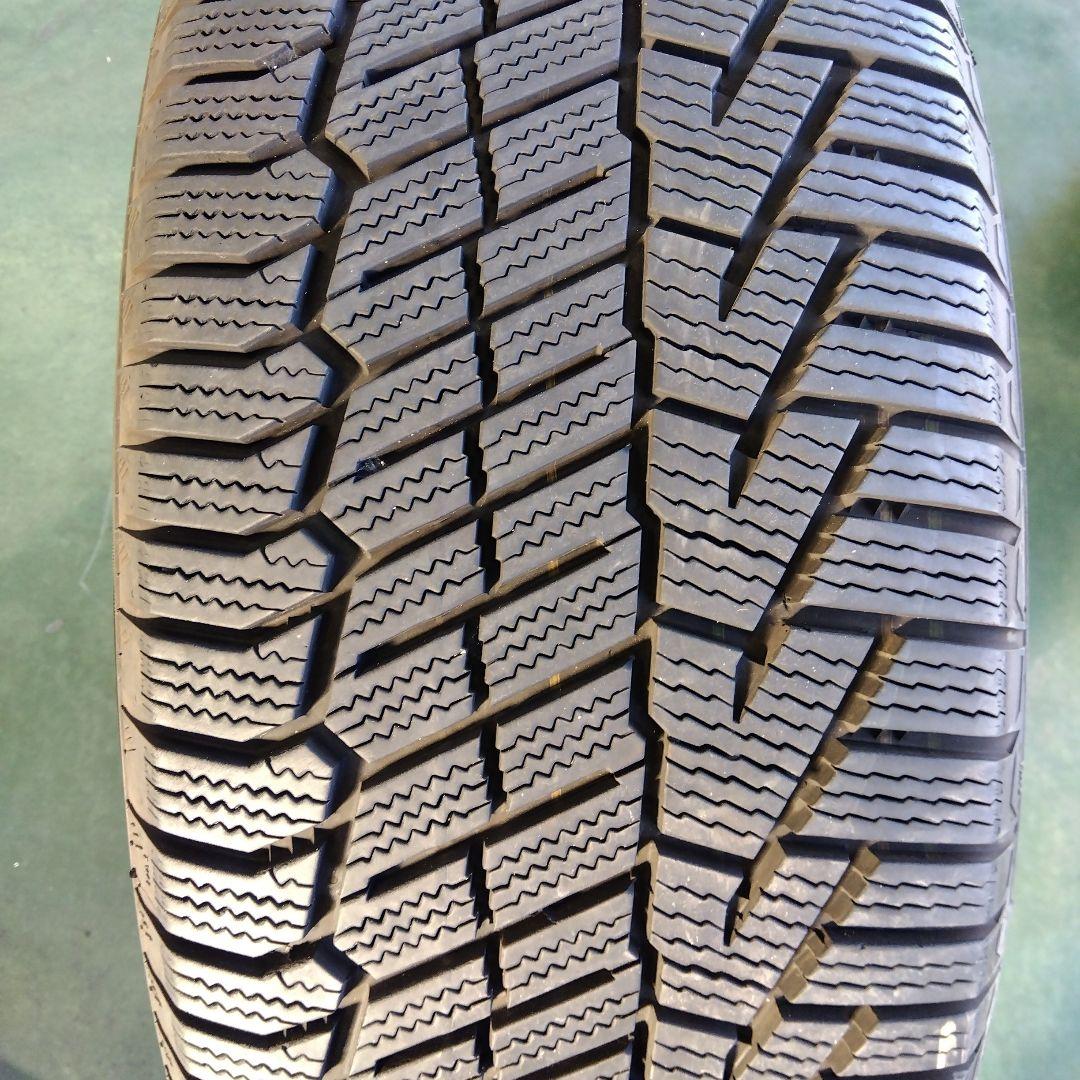 キャデラック　XT4 スタッドレスタイヤ・ホイールセット 235/55R18