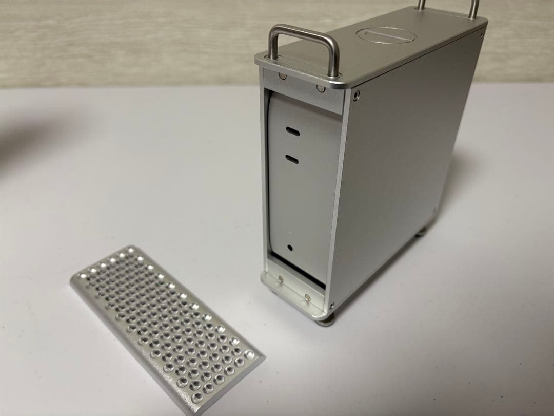 M4 mac mini ケース付き