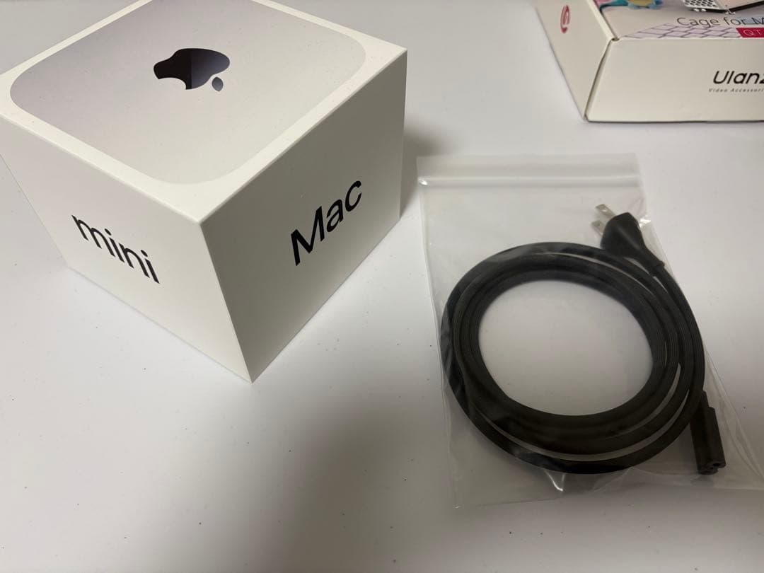 M4 mac mini ケース付き