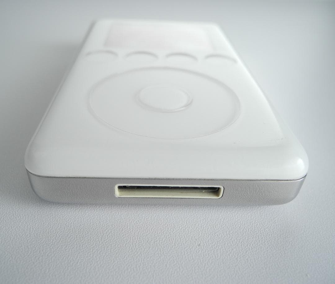 動作品　第3世代iPod　ACアダプター・ケーブル付き