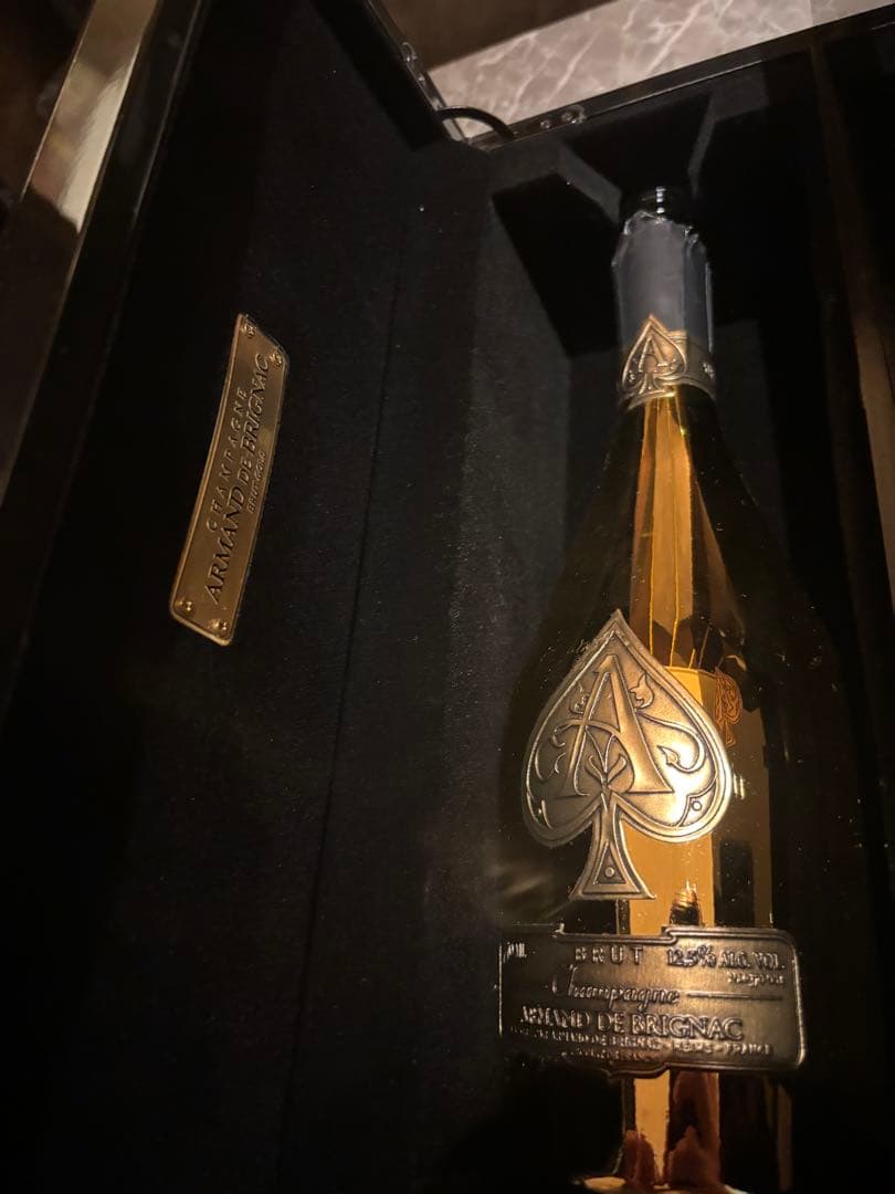 アルマンド シャンパンケース8個