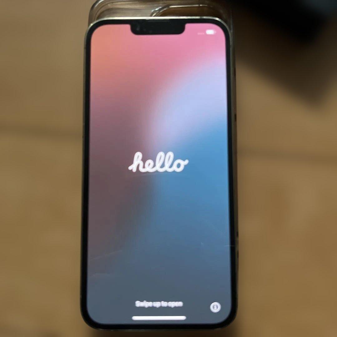 iPhone13Pro 256GB ゴールド　背面、レンズ割れ