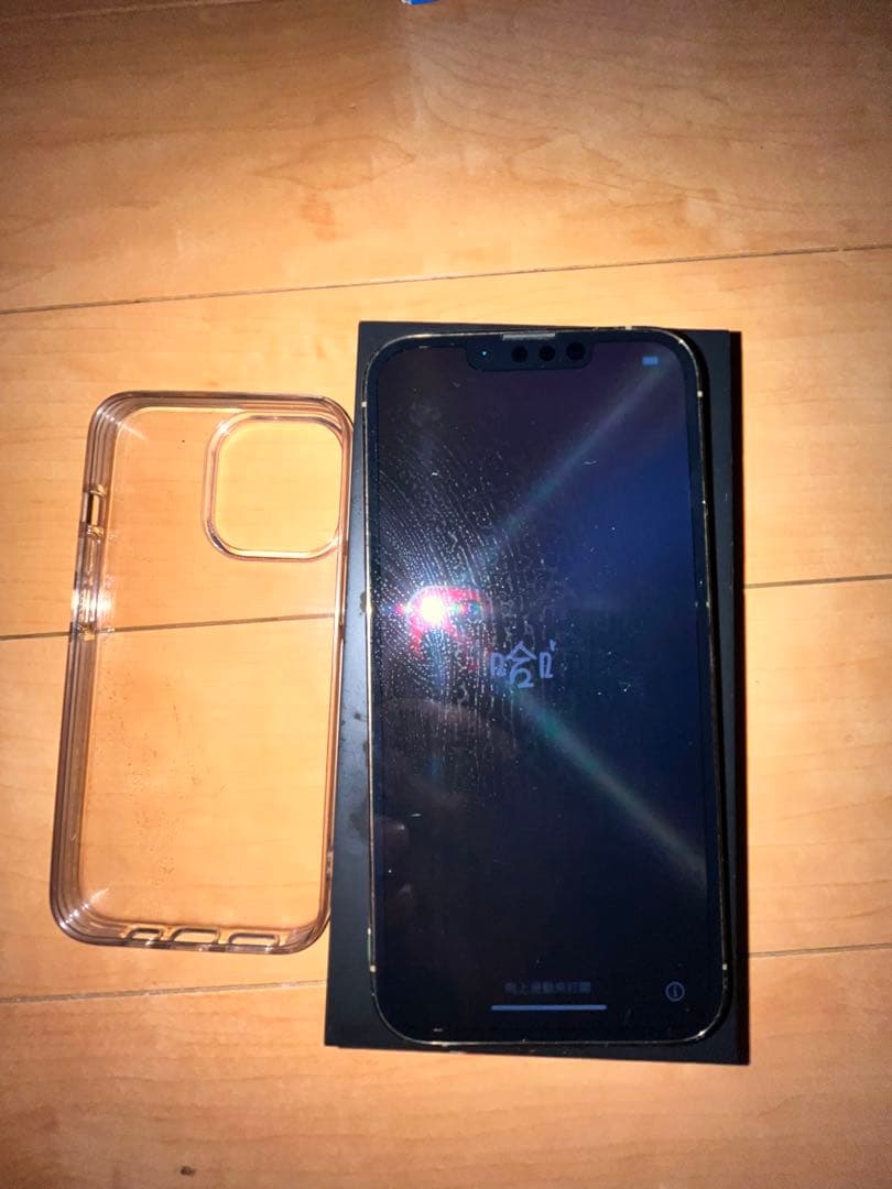 iPhone13Pro 256GB ゴールド　背面、レンズ割れ