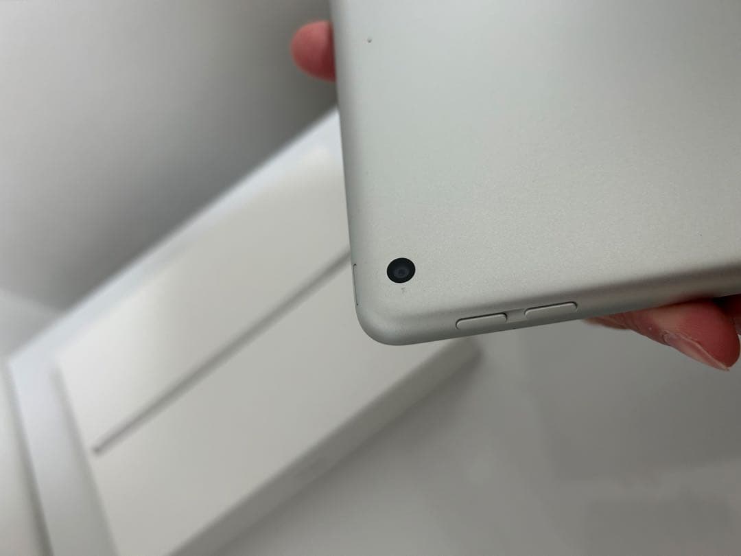 iPad 第9世代 64GB シルバー Wi-Fiモデル(訳あり)