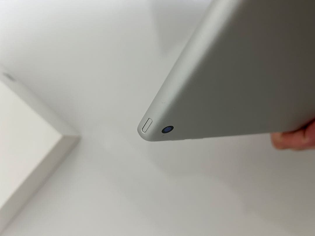 iPad 第9世代 64GB シルバー Wi-Fiモデル(訳あり)