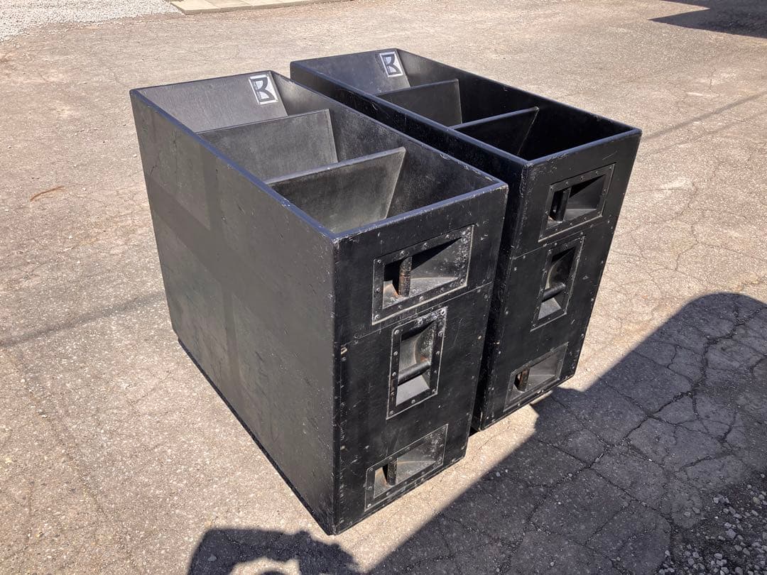 Martin Audio 215mk3 エンクロージャーのみ　38cm×2発①