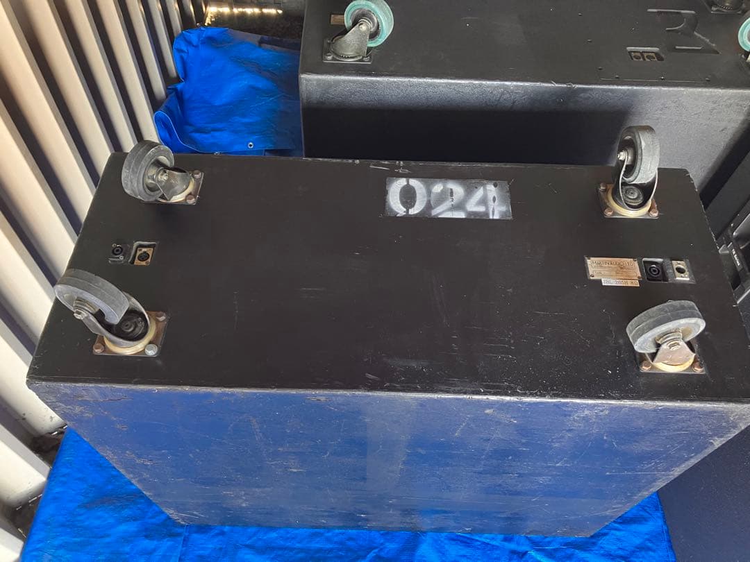 Martin Audio 215mk3 エンクロージャーのみ　38cm×2発①