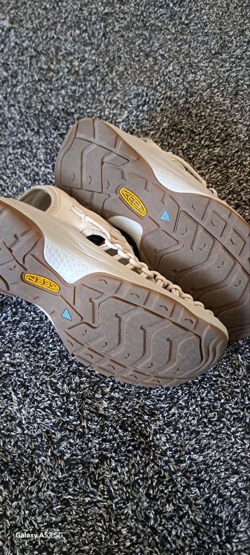 ぺこ　KEEN　UNEEK２４cm