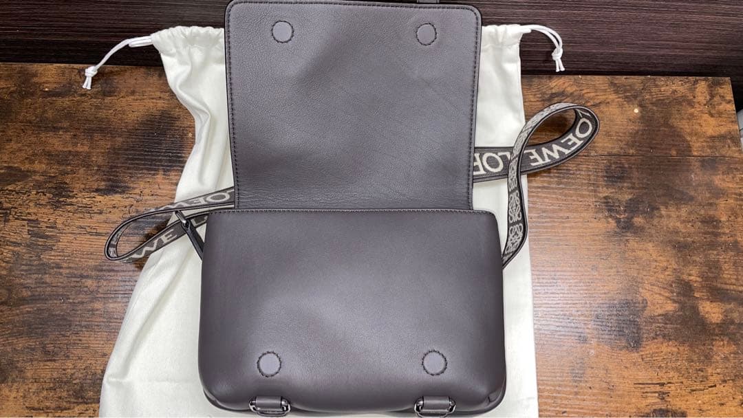 LOEWE ミリタリーメッセンジャーバッグ