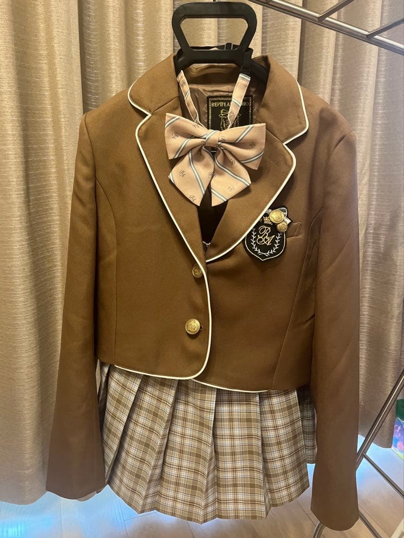 レピピアルマリオ 卒服