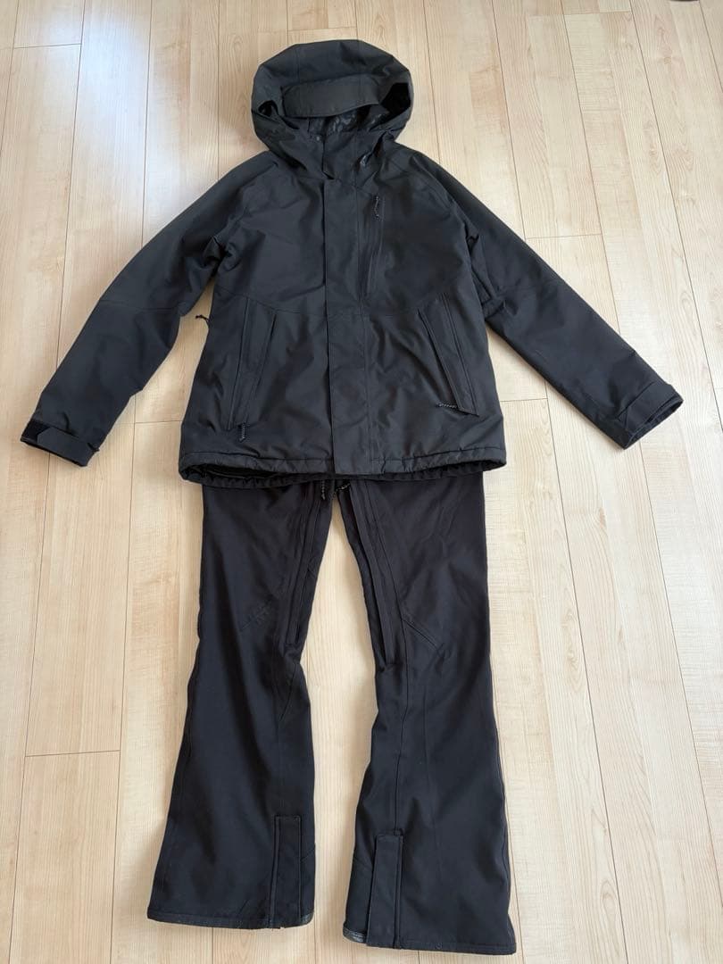 VOLCOMスノーボードウェア上下セット　 ジャケットはGORE-TEX ！！