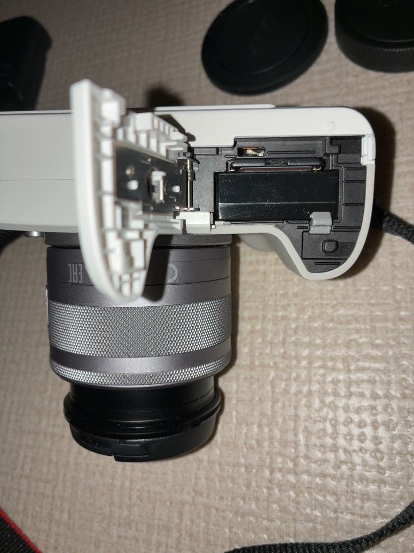 S*n様 Canon EOS KISS M2 ホワイト 本体　美品 オークション