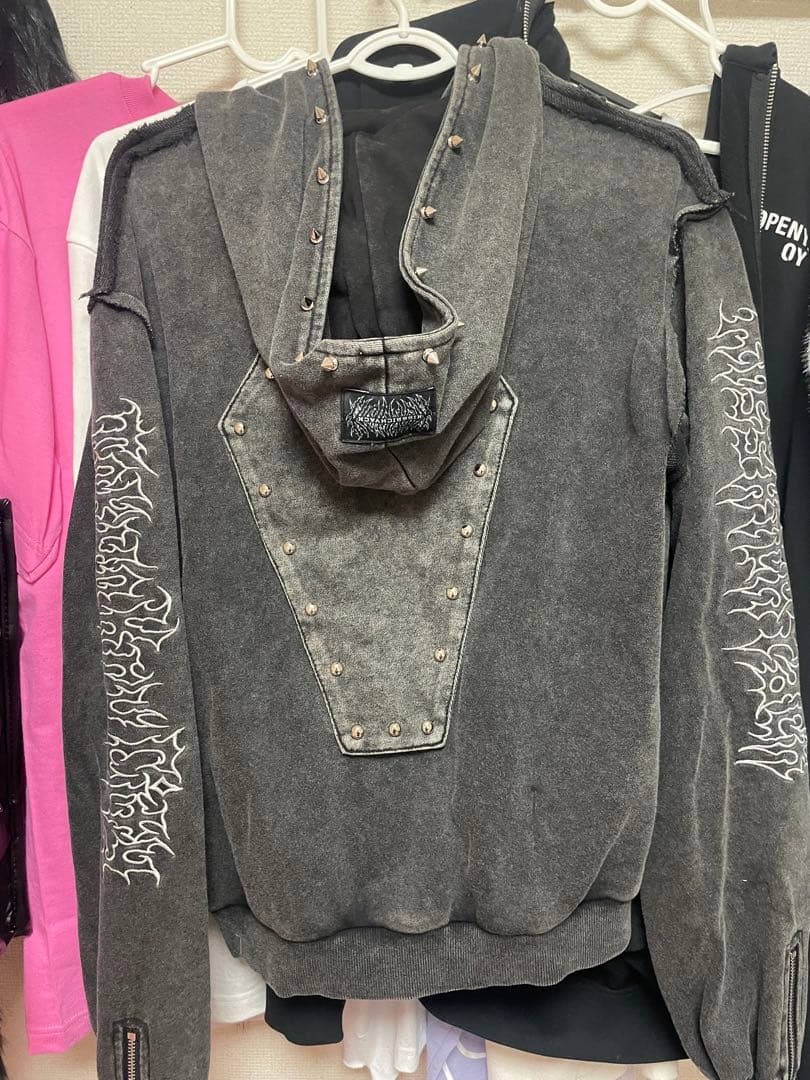 KRYclothing スタッズフードパーカー