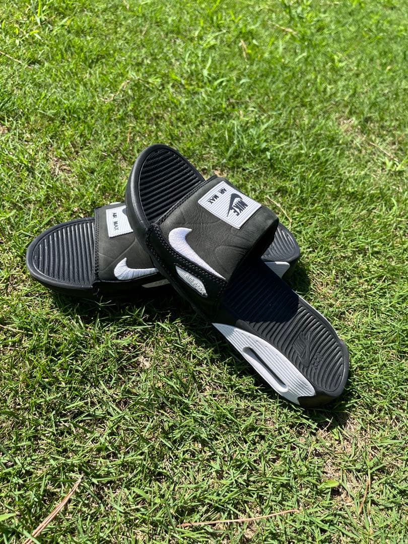 入手困難　Nike AIR MAX シャワーサンダル　白黒