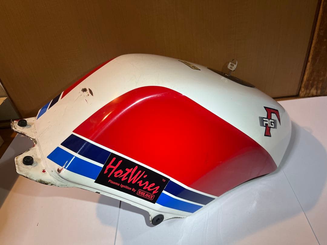 RG250 ガンマ ガソリンタンク　GJ21A タンク