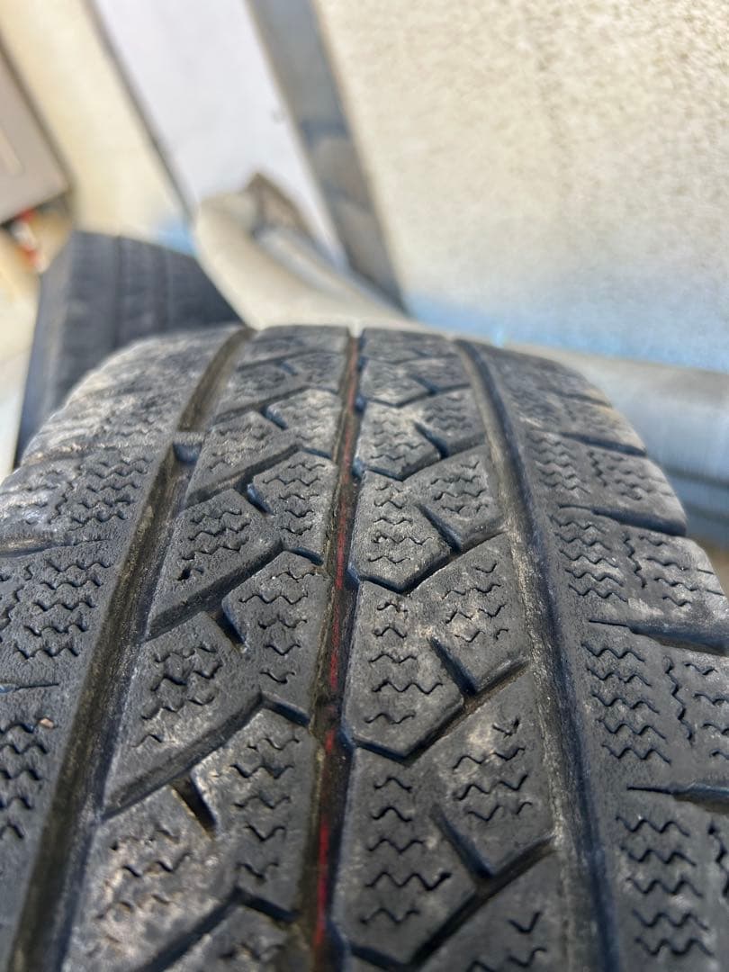 送料込み！！ハイエース　15インチ タイヤセット　スタッドレス