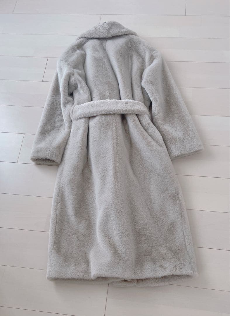 新品同様美品Herno ベージュベルト付きロングコート42