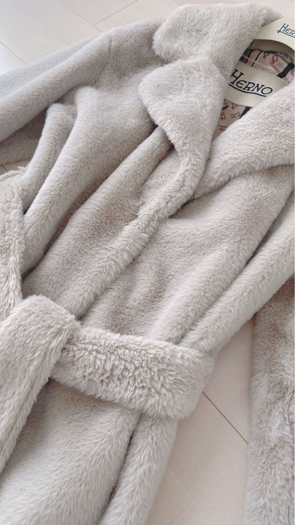 新品同様美品Herno ベージュベルト付きロングコート42