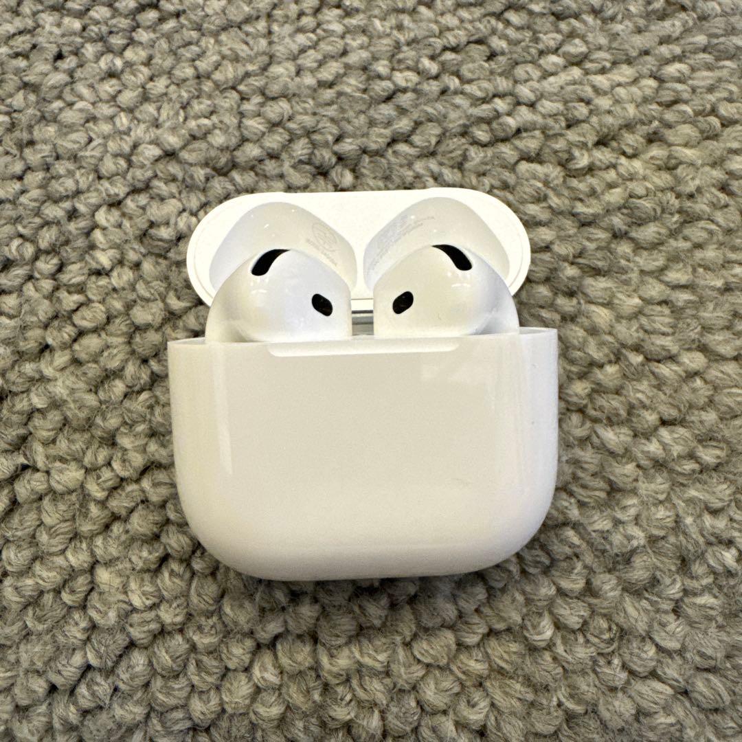 新品同様 Apple AirPods4 MXP93J/A ノイズキャンセリング有