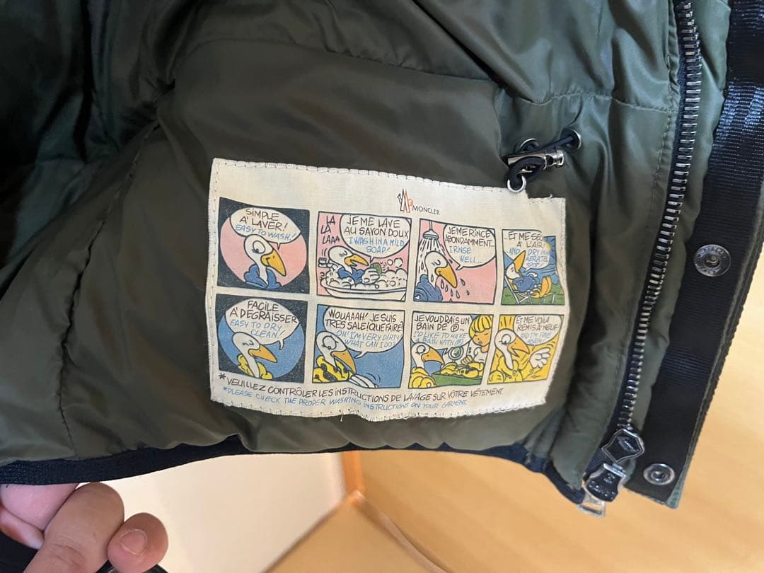 Moncler オリーブグリーンダウンジャケット
