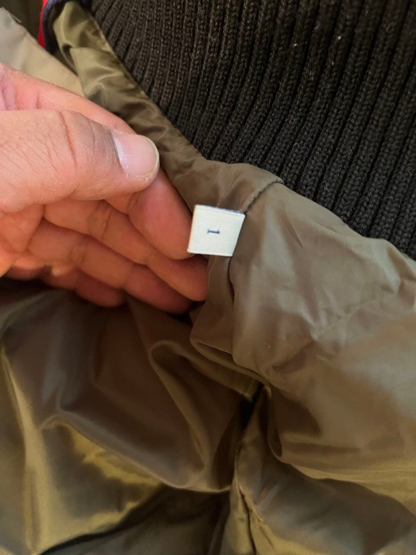 Moncler オリーブグリーンダウンジャケット