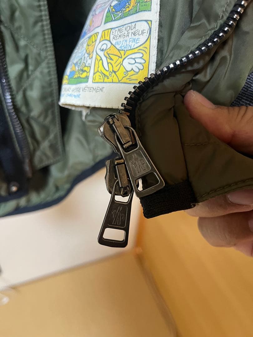 Moncler オリーブグリーンダウンジャケット