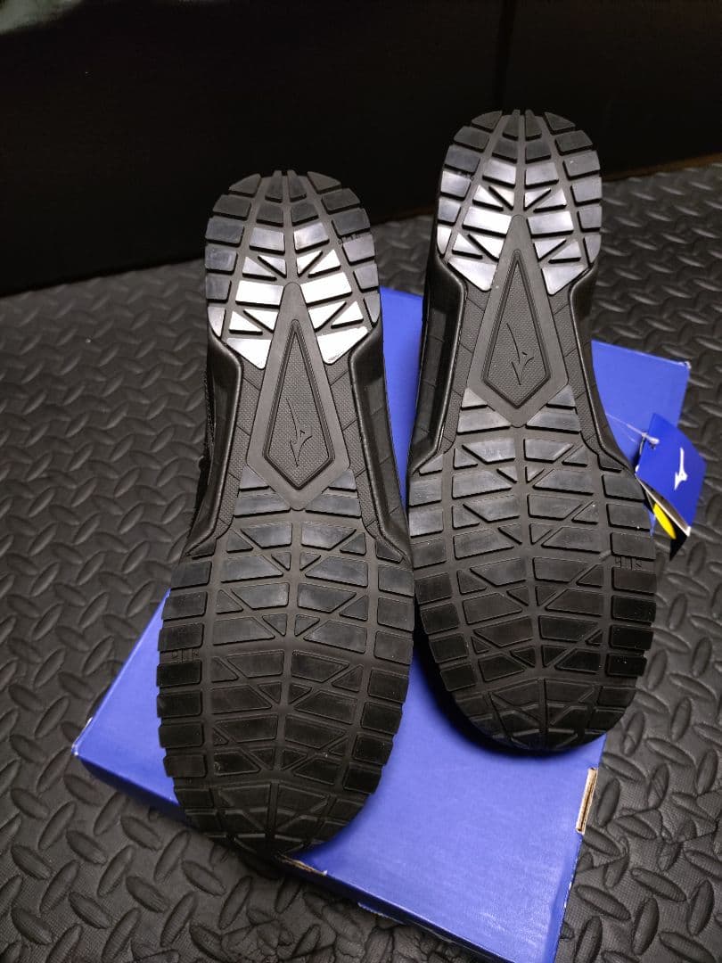新品格安Mizuno ハイカット安全靴 ブラック27センチ