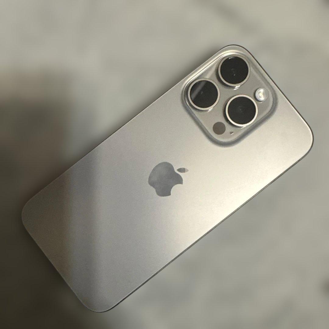 【美品】iPhone 15 Pro 256GB ナチュラルチタニウム(おまけ有