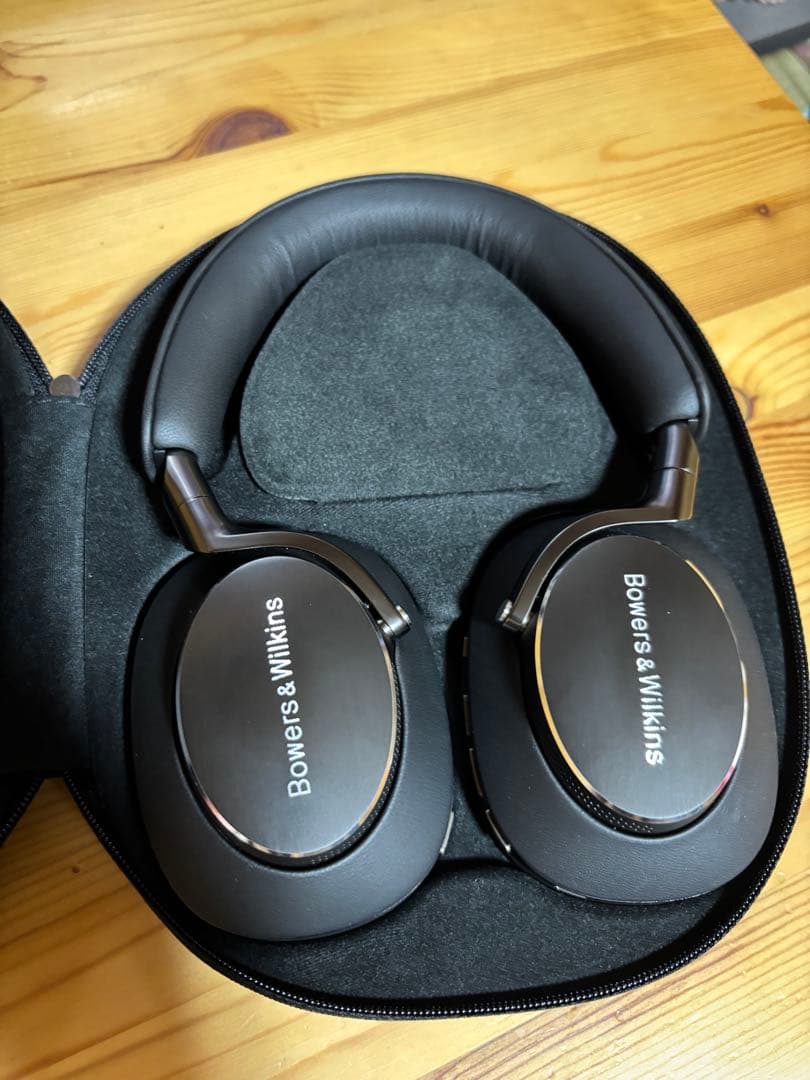 Bowers & Wilkins Px8 ワイヤレスヘッドホン ブラック