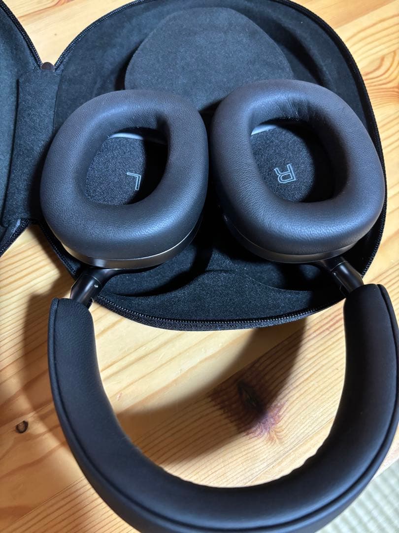 Bowers & Wilkins Px8 ワイヤレスヘッドホン ブラック