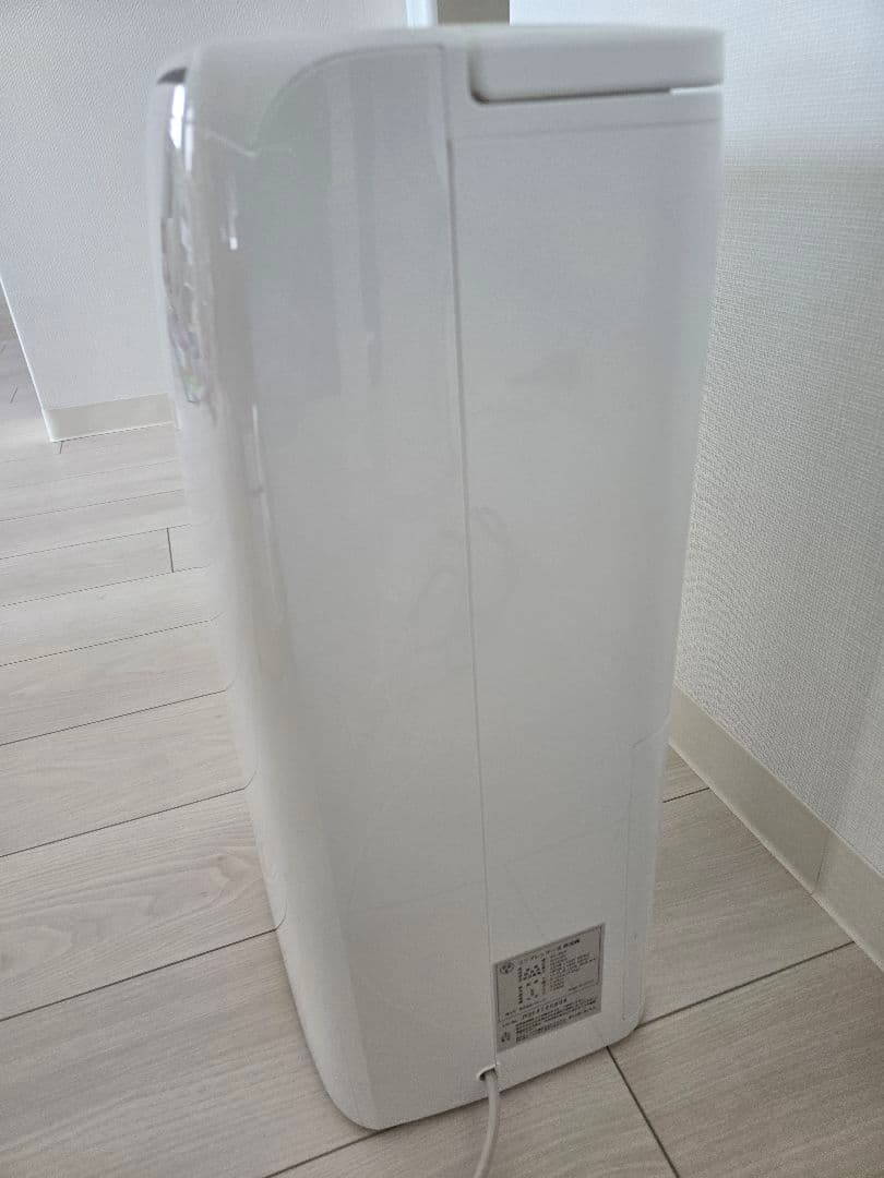 【美品】除湿機 コンプレッサー式 ホワイト