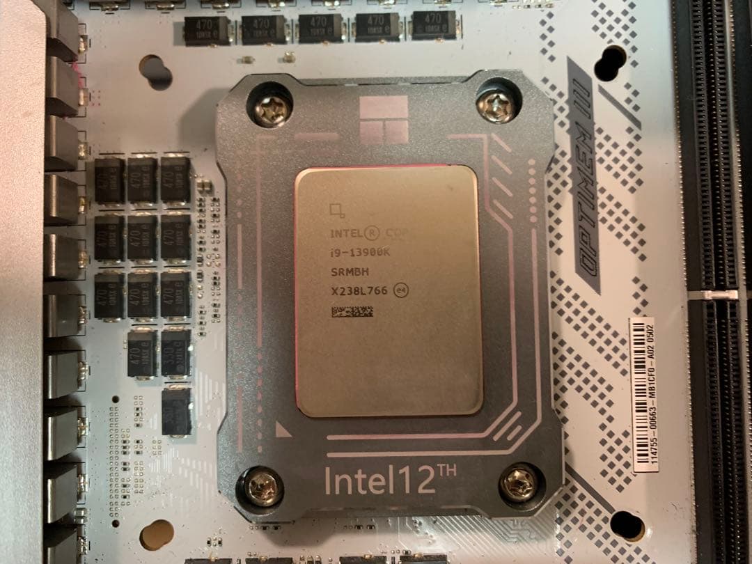 CPU Intel i9 13900K + ROG MAXIMUS Z790 APEX