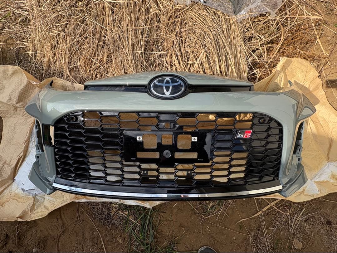 TOYOTA GR アクア（MXPK系）純正フロントバンパー アーバンカーキ