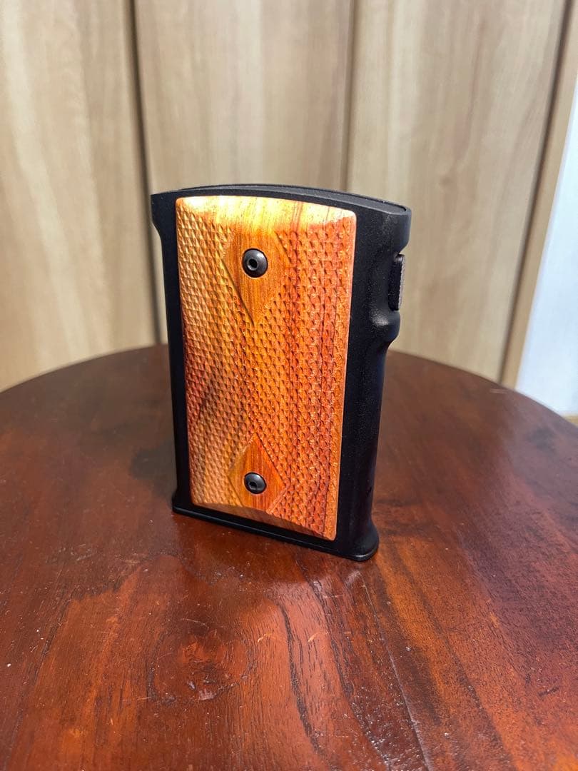 LMC コルト M1911A1風 名刺入れ／ウォールナットグリップ 黒