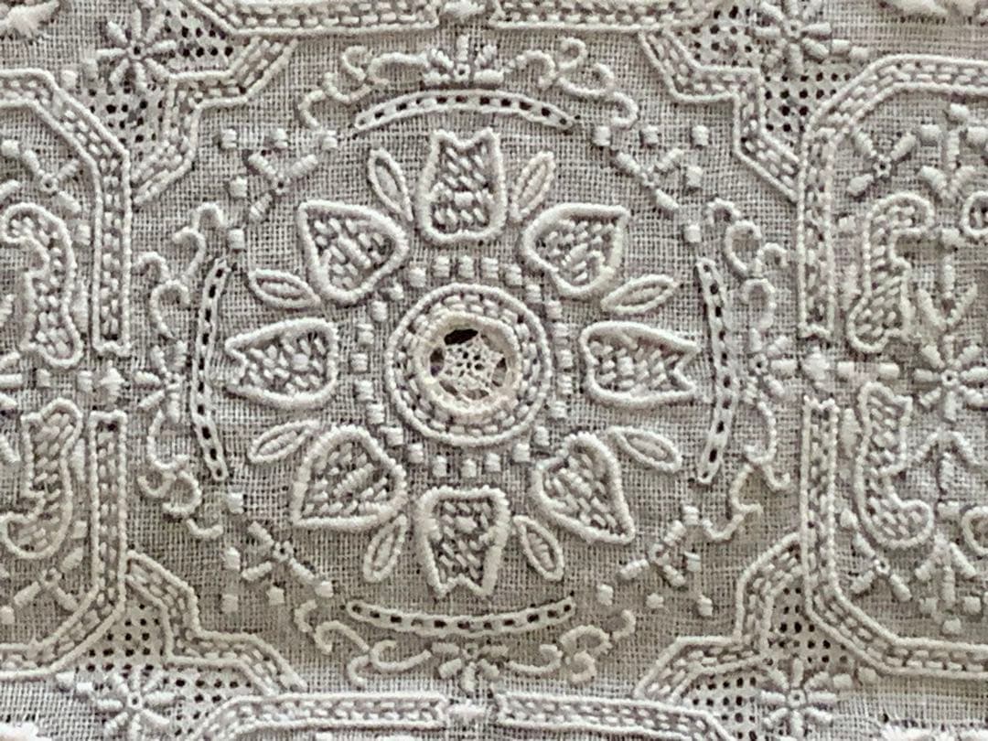 【新品】スワトウ刺繍ハンカチ 約30cm x 30cm