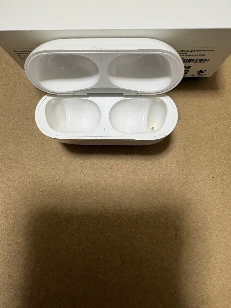 Apple AirPods Pro第1世代と第2世代の充電ケース