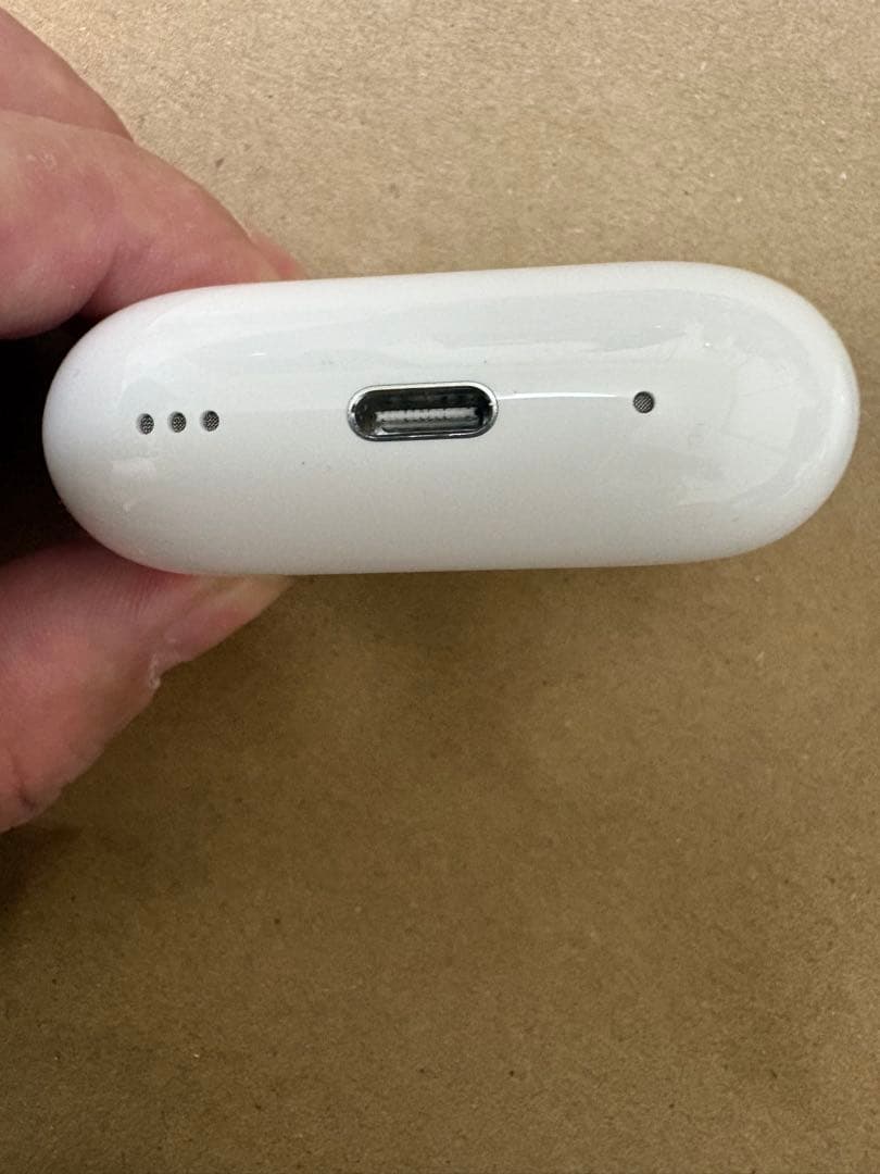 Apple AirPods Pro第1世代と第2世代の充電ケース