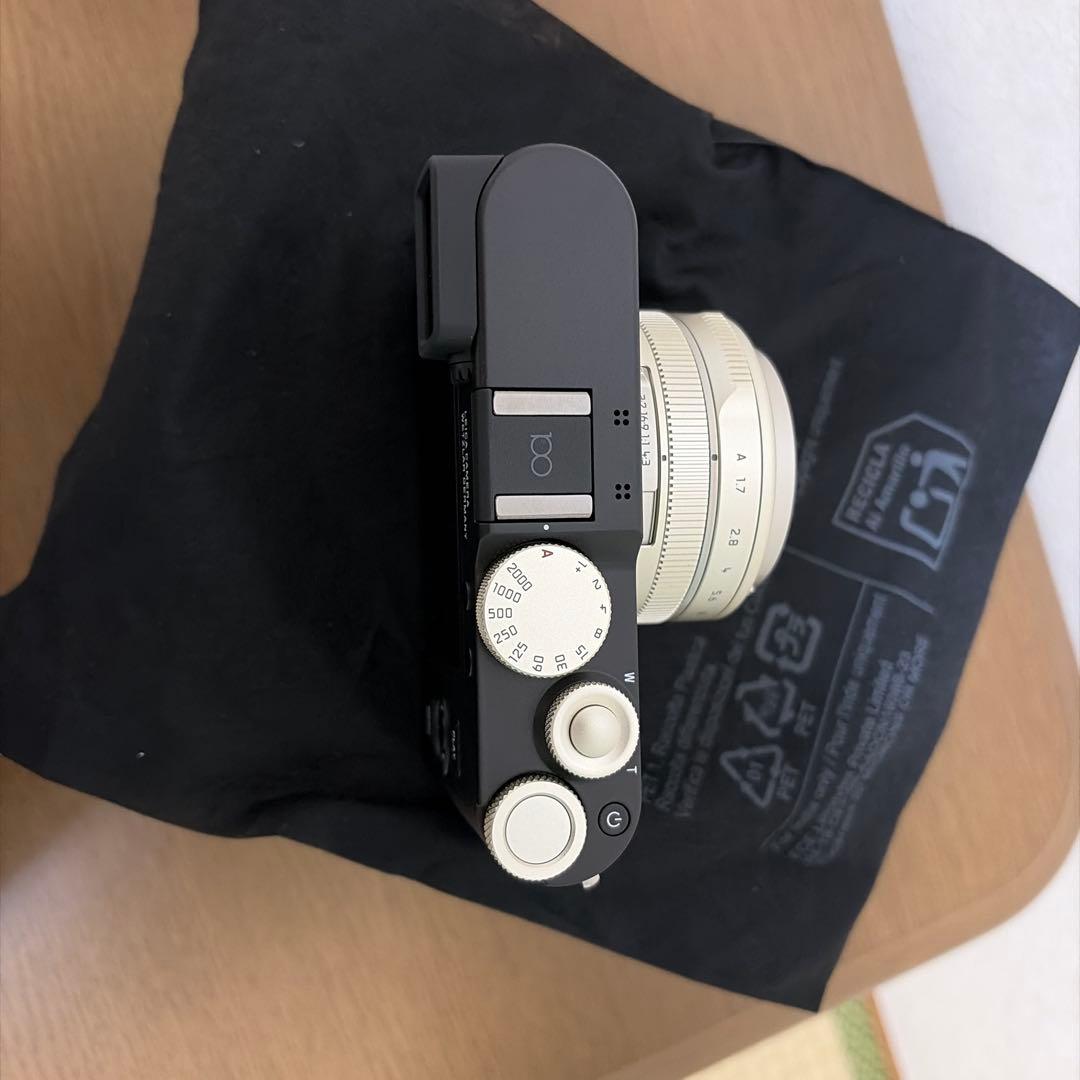 Leica D-Lux 8 100周年記念モデル