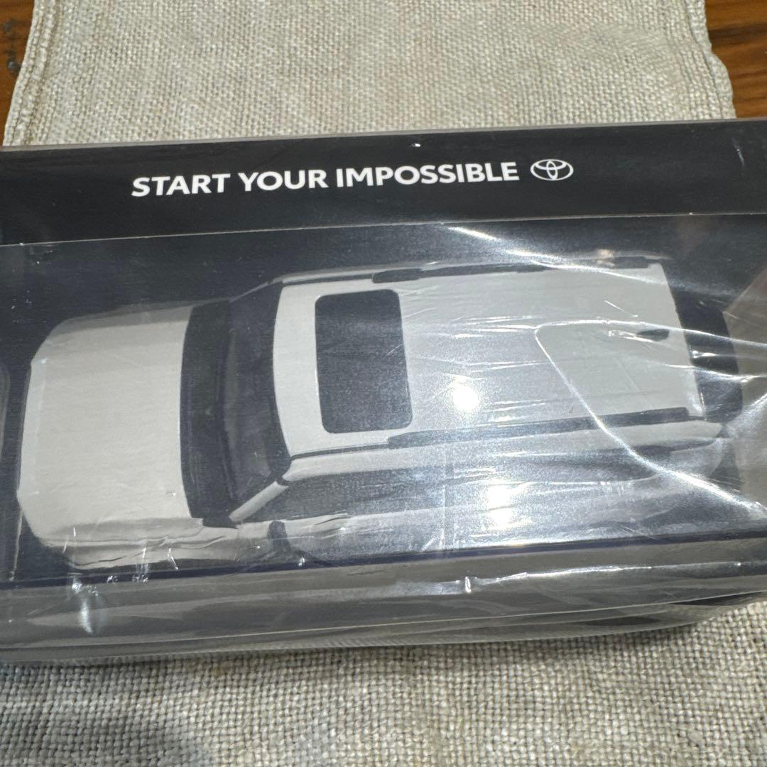 非売品 トヨタ ランドクルーザー ミニカー 1/30