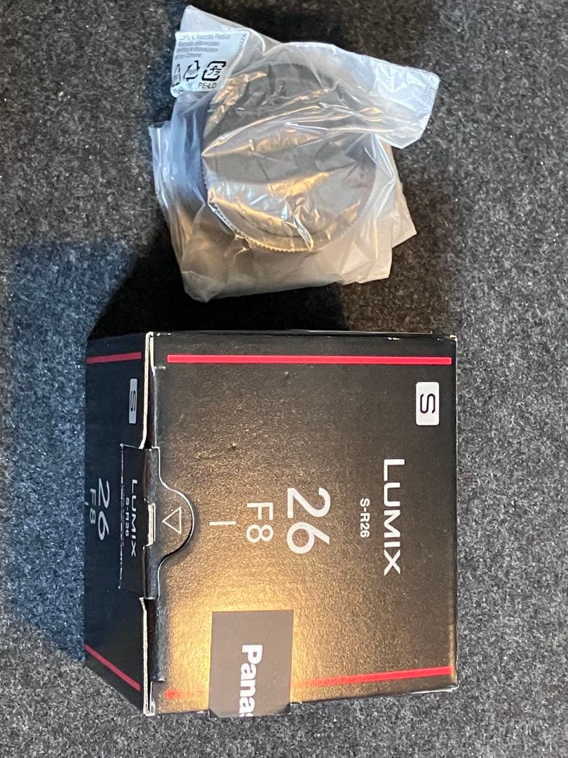 LUMIX S-R046 26mm F8 レンズ　単焦点