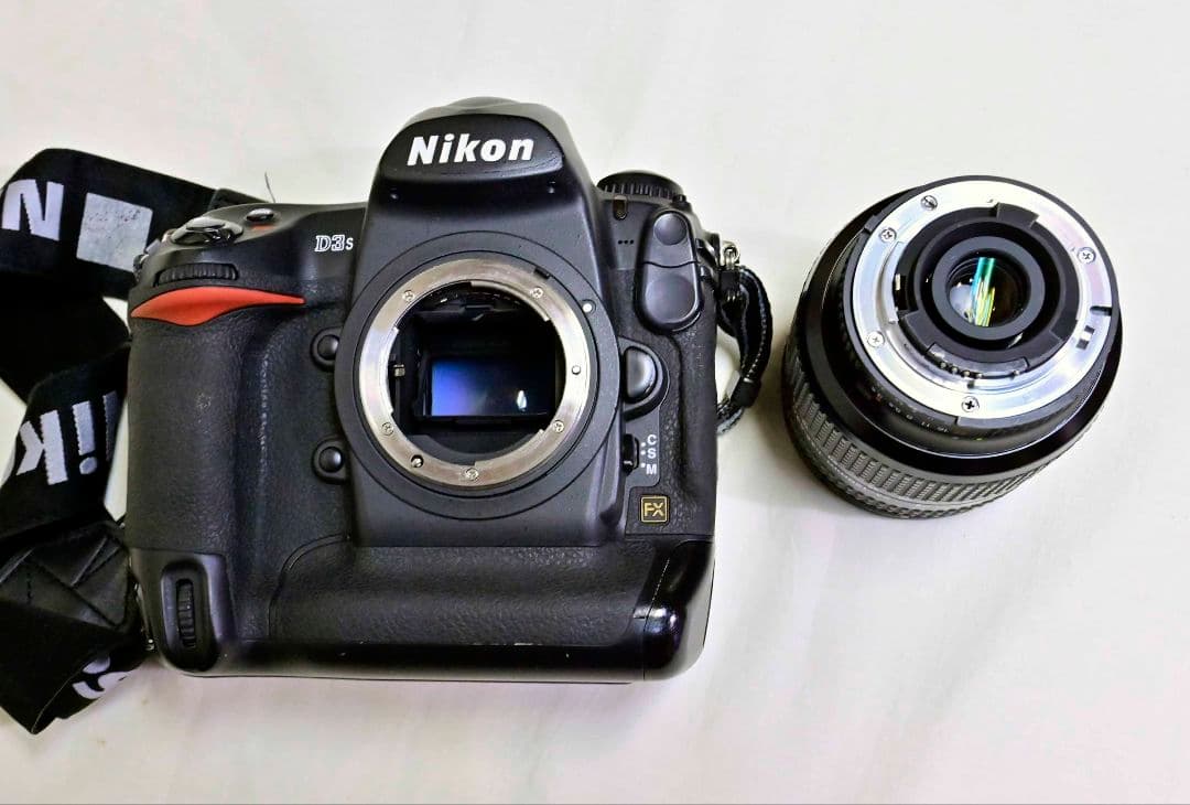 Nikon D3S デジタル一眼レフカメラ　レンズ付き