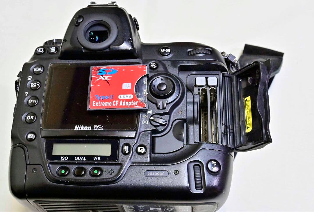 Nikon D3S デジタル一眼レフカメラ　レンズ付き