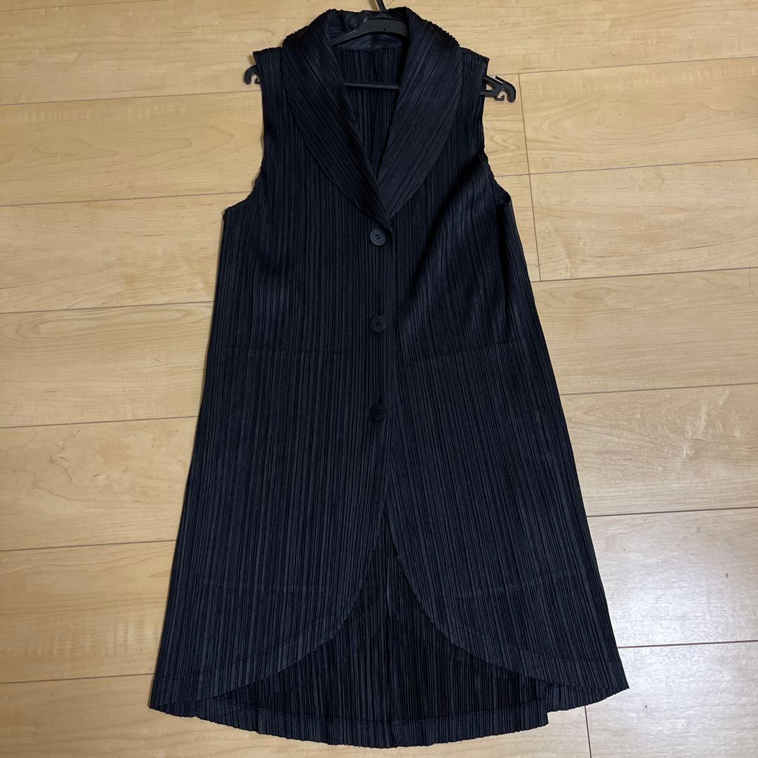 PLEATS PLEASE(プリーツプリーズ) ジレ　ブラック サイズ4